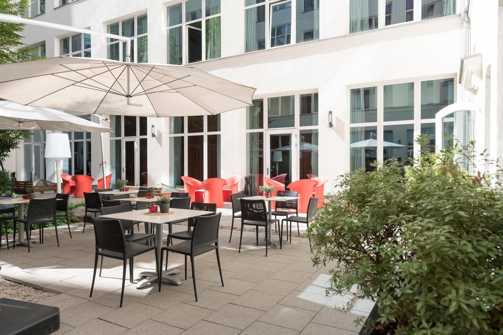 Adina Apartment Hotel Berlin Checkpoint Charlie Exterior photo